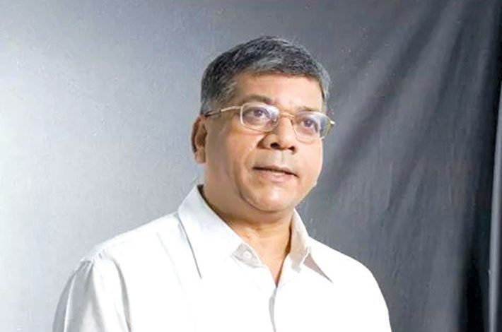 Maharashtra Politics: Prakash Ambedkar and Manoj Jarange shaking hands, symbolizing unity and collaboration for social change.