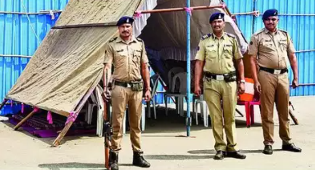 Security personnel guarding EVMs in a fortified area, symbolizing the secure handling of votes during the Nagpur election. Kalamna Market