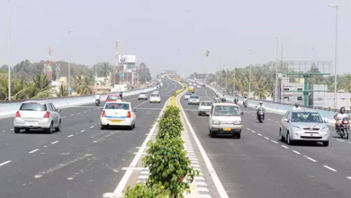 Samruddhi Vehicle Fitness | MSRDC RTO: Image depicting a high-speed expressway with vehicles undergoing inspection for safety checks.