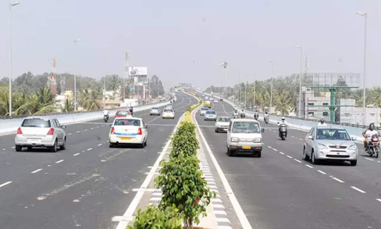 Samruddhi Vehicle Fitness | MSRDC RTO: Image depicting a high-speed expressway with vehicles undergoing inspection for safety checks.