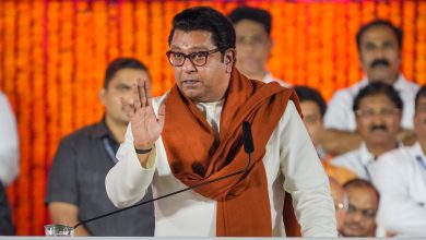 A concerned Raj Thackeray speaking at a public event, warning about the financial risks of the Majhi Ladki Bahin scheme.