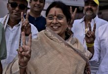 Abha Pande addressing supporters during her campaign rally in East Nagpur, showcasing her independent run for the assembly election.