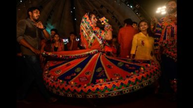 Women inmates dancing Dandiya in Nagpur Central Jail during Navratri.