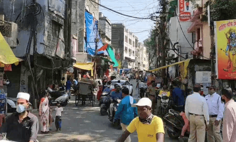 Traffic police enforcing new routes and restrictions in crowded Nagpur markets during Diwali season