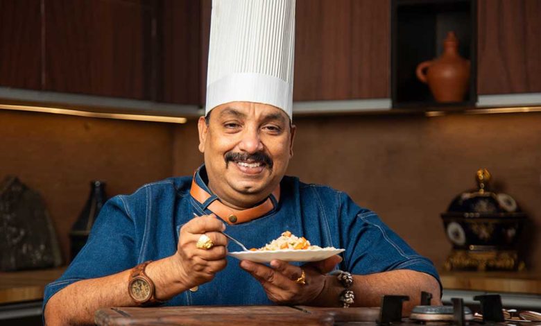 Chef Vishnu Manohar cooking dosas at a record-breaking event in Nagpur