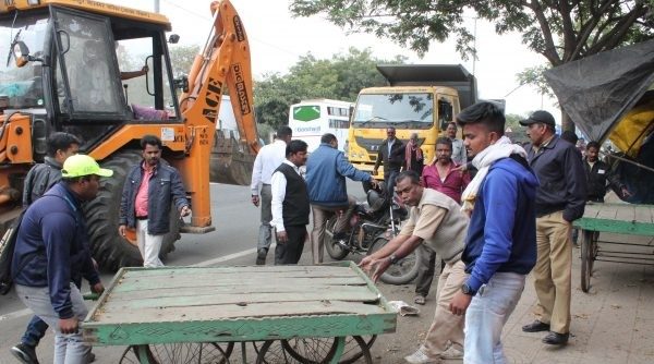 रस्ते, फुटपाथवर भरणा-या ४० बाजारांवर कारवाई | Nagpur updates