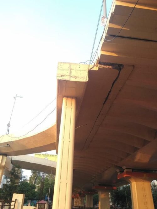 वर्धा रोड पर नागपुर मेट्रो पुल का एक हिस्सा गिरा,सोशल मीडिया पर तस्वीरें हो रही वायरल