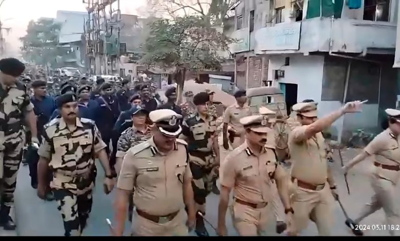 Nagpur Police Commissioner Dr. Ravindra Singhal leading a foot march in Mominpura post-CAA implementation.