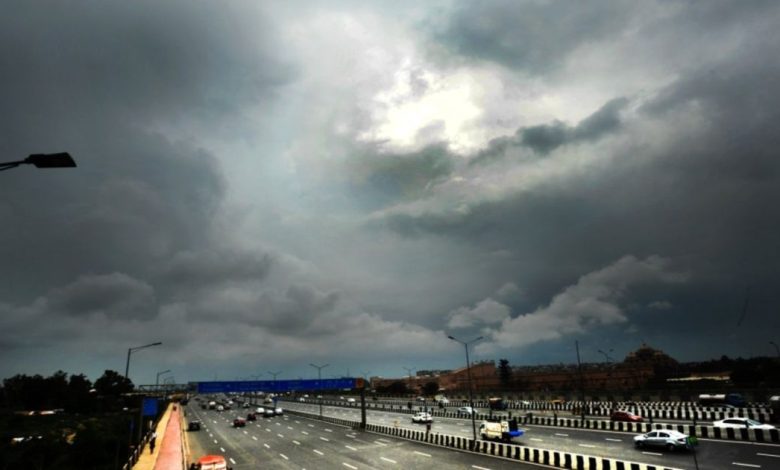 Nagpur Thunderstorms Forecast: Illustration of Dark Clouds and Lightning | IMD