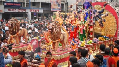 Nagpur: A vibrant procession celebrating Ram Navami, adorned with floats and cultural performances.