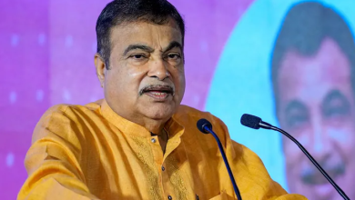 Nitin Gadkari addressing supporters during an election rally in Nagpur.