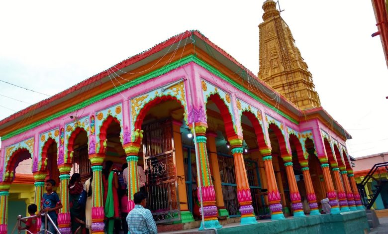 Devotees celebrating Ashadhi Ekadashi at Dhapewada Temple.