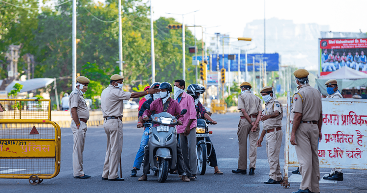 Nagpur Traffic Police issuing challans on Independence Day for traffic violations, collecting ₹25.53 Lakh in fines.