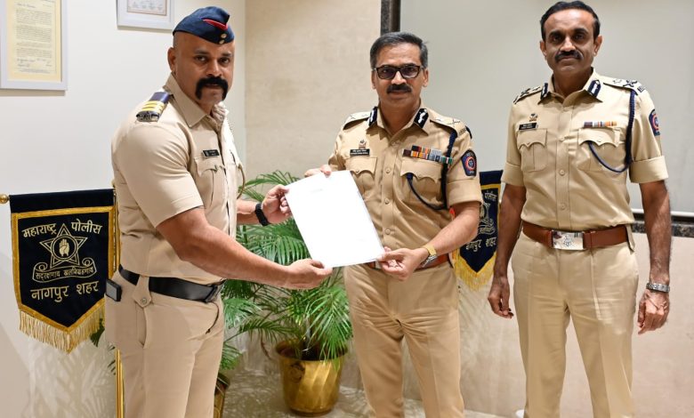 scam alert: Police officer preventing ATM theft inside a kiosk in Nagpur.