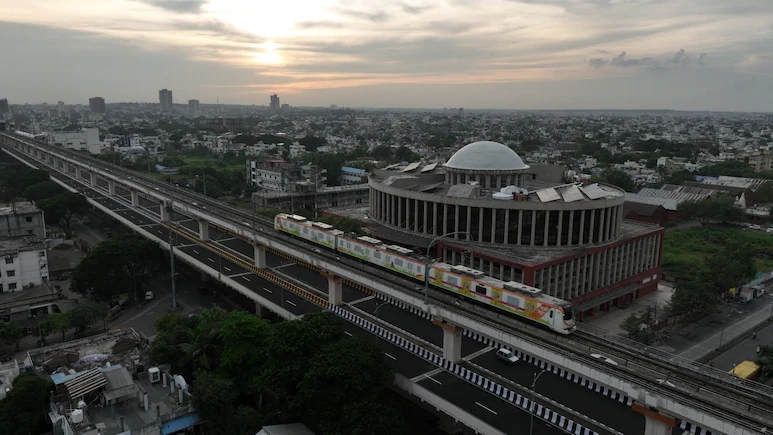 A scenic view of Nagpur's double-decker flyover showcasing its four-tier infrastructure and smooth traffic flow.