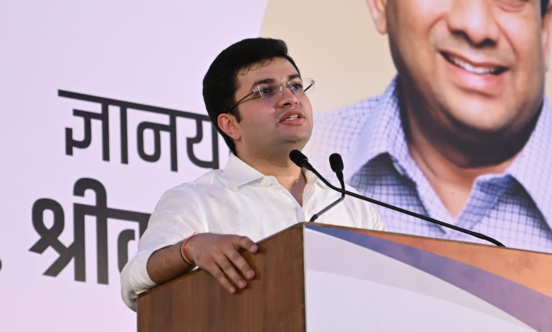 Maharashtra Assembly Elections | Anil Deshmukh: A representation of Yajnavalkya Jichkar's campaign trail, highlighting his independent