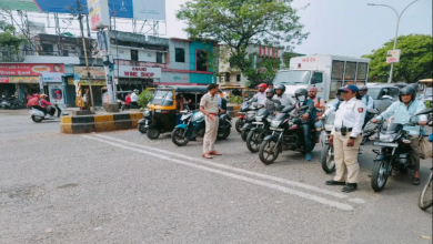 Nagpur traffic police conducting a major crackdown on traffic violators, enforcing strict rules across the city.