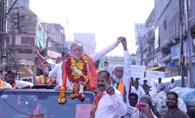 Krishna Khopde celebrates record-breaking victory in Nagpur East elections.