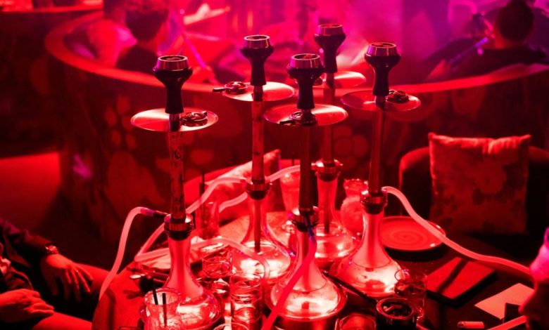 Police raid uncovering illegal hookah operations at Fusion Cafe in Dharampeth, Nagpur.