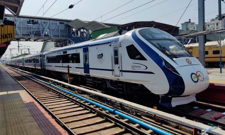 Indore–Nagpur Vande Bharat Express at Narmadapuram Station