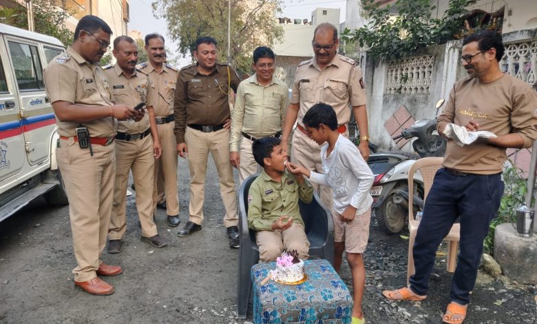 Wathoda Police celebrate the birthday of a missing 10-year-old boy found safe in Nagpur.