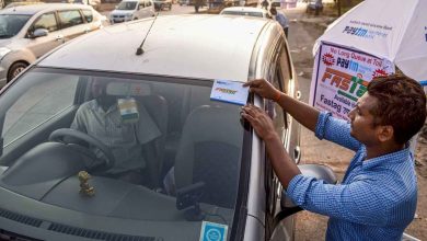 Vehicles using FASTag-enabled toll plazas in Maharashtra for seamless travel.