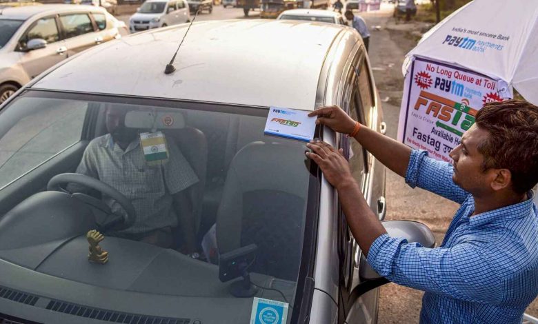 Vehicles using FASTag-enabled toll plazas in Maharashtra for seamless travel.