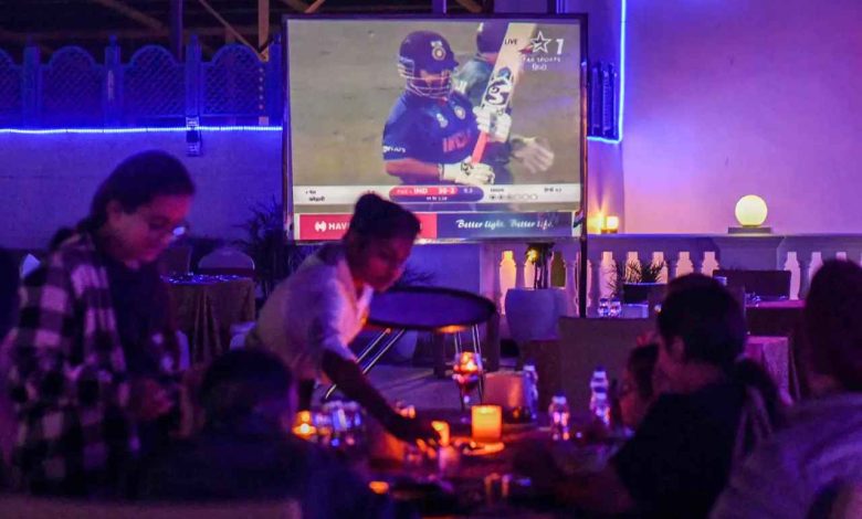 Fans watching India vs Pakistan live screening at popular venues in Nagpur.