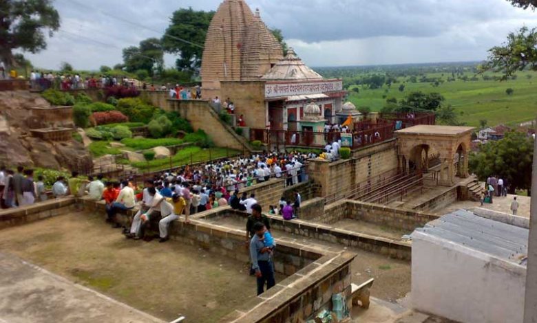 A grand religious gathering at Adasa with devotees reciting Ganapati Atharvashirsha Stotra in a sacred atmosphere.