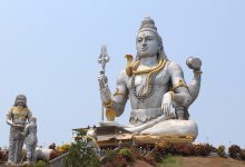 A magnificent 108-foot Shiva statue overlooking the Wainganga River in Ambora, symbolizing devotion and grandeur.