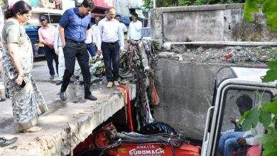 Spider Machine cleaning drain in Nagpur with NMC officials inspecting