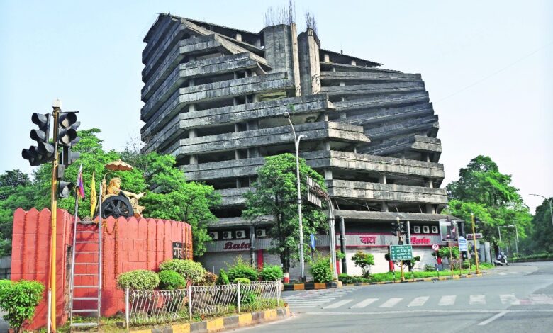 Poonam Tower Controversy: Maharashtra Government Pushes for Structural Audit and Acquisition for Vidhan Bhavan Expansion 1 Abandoned Poonam Tower facing Vidhan Bhavan in Nagpur | Poonam Tower Nagpur, Vidhan Bhavan expansion